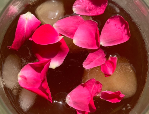 Immersion coffee with roses